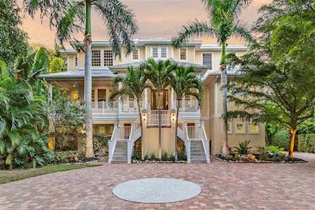 163 Siesta Dr Sarasota, FL 34242