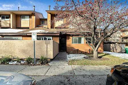 2520 Palliser Dr SW #1807 Calgary, AB T2V 4S9