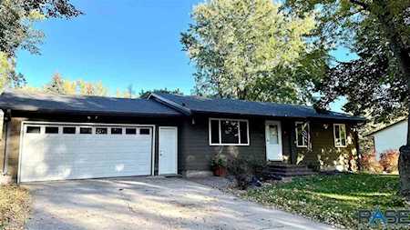 812 S Nicholas Ave Brandon, SD 57005