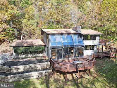 989 Feltner Rd Bluemont, VA 20135