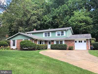 8618 Grosvenor Ct Fairfax, VA 22031