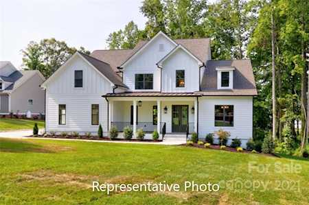 9101 Kristen Lake Ct Charlotte, NC 28270