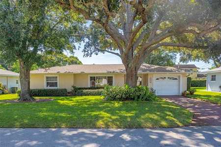 2576 Renatta Dr Belleair Bluffs, FL 33770