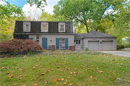 5848 Sunrise Dr Fairway, KS 66205