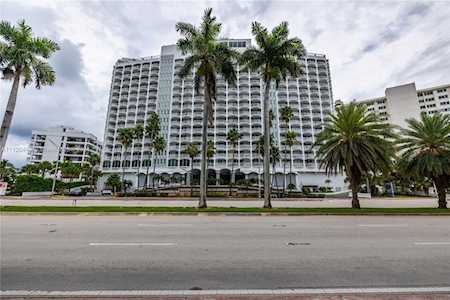 5401 Collins Ave #711 Miami Beach, FL 33140
