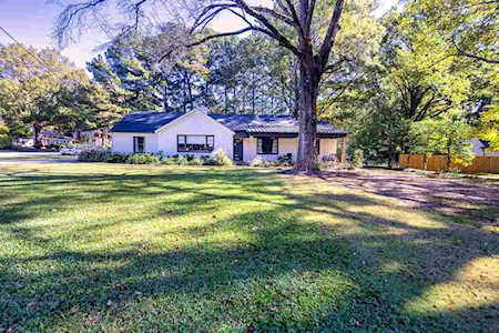 312 Peterson Lake Dr Collierville, TN 38017