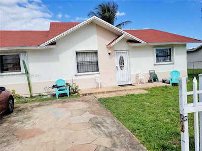 3501 NW 194th St Miami Gardens, FL 33056