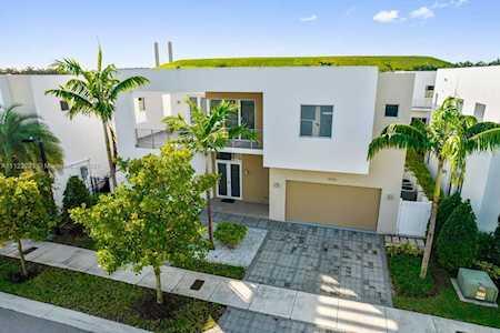 10056 NW 75th Ter Doral, FL 33178