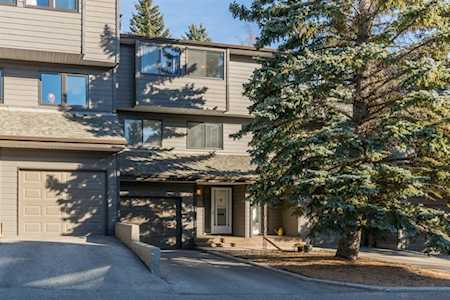 3240 66 Ave SW #705 Calgary, AB T3E 6M5