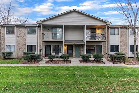 24066 Middlebelt Rd Unit 39 Farmington Hills, MI 48336