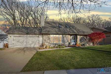 1008 N Savannah Dr Sioux Falls, SD 57104