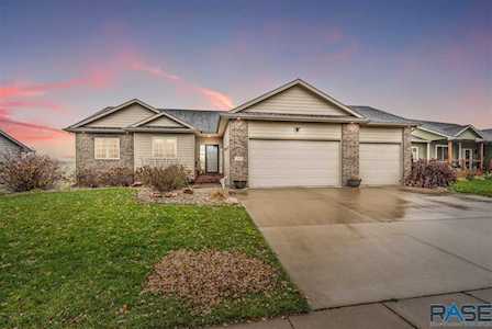 1405 W Creekside Dr Brandon, SD 57005