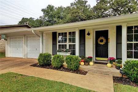 3304 Silverleaf DR Austin, TX 78757