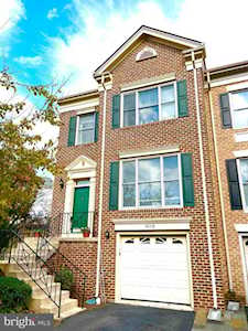 5113 Winding Woods Dr Centreville, VA 20120