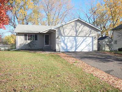 1272 Myrtle Street N Maplewood, MN 55119