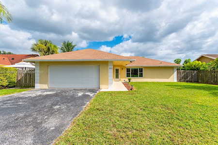 4836 NW 94th Ave Sunrise, FL 33351