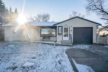 10419 102 Ave Grande Prairie, AB T8V 1A2