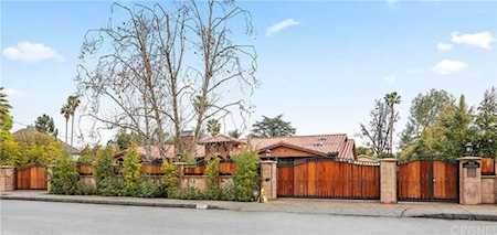 5932 Woodlake Ave Woodland Hills, CA 91367