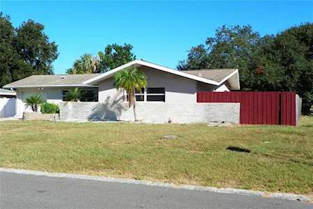 13703 Bermuda Dr Seminole, FL 33776