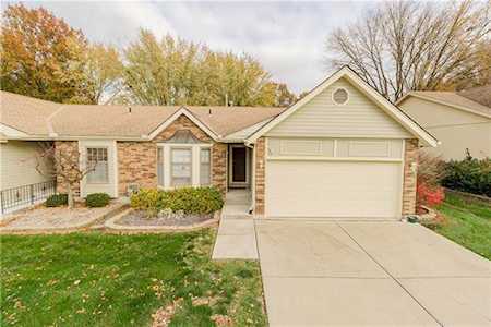 207 SE Ridgeview Dr Lees Summit, MO 64063