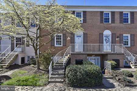 14557 Golden Oak Rd Centreville, VA 20121