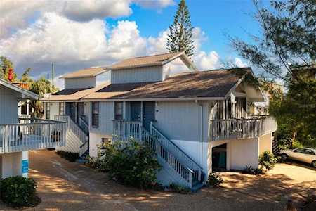 323 Beach Rd #3 Sarasota, FL 34242