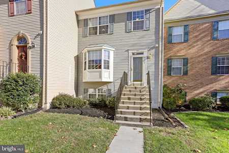 882 Tall Oaks Square Leesburg, VA 20175
