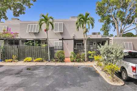 1684 NW 113th Way Pembroke Pines, FL 33026