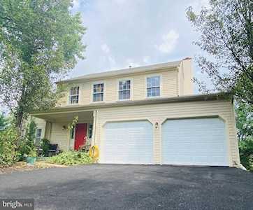 5607 Birchleaf Park Ct Centreville, VA 20120