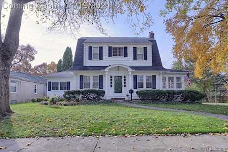 32015 Valley View St Farmington, MI 48336