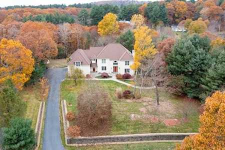 33 Sherwood Drive North Andover, MA 01845