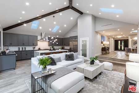 10700 Lindbrook Dr Los Angeles, CA 90024