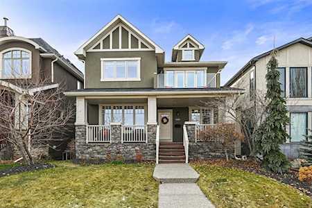 2229 8 Ave SE Calgary, AB T2G 0P2