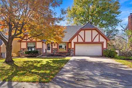10348 Oakmont St Overland Park, KS 66215