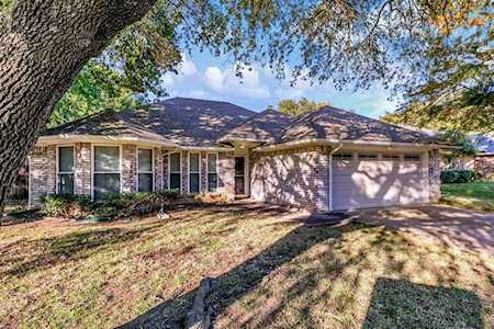 2131 Turf Club Drive Arlington, TX 76017