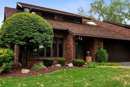 8 Lucas Dr Palos Hills, IL 60465