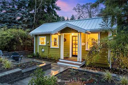 500 Groos Ln NE Bainbridge Island, WA 98110