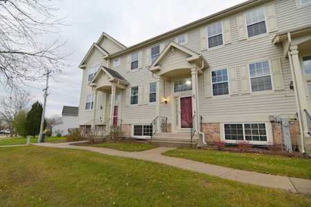 895 Essex Circle Grayslake, IL 60030