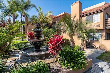 325 Coral Reef Dr #22 Huntington Beach, CA 92648
