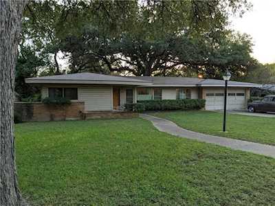 2517 Great Oaks PKWY Austin, TX 78756