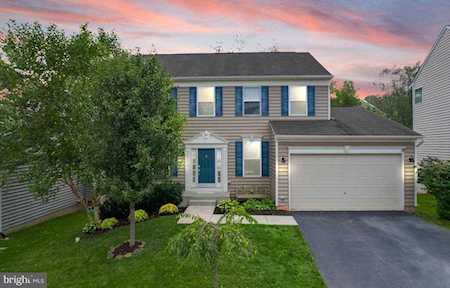 35513 Hudson St Round Hill, VA 20141