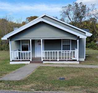 1014 E Marshall Drive Van Alstyne, TX 75495