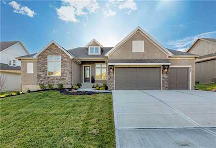 6825 Brownridge Dr Shawnee, KS 66218