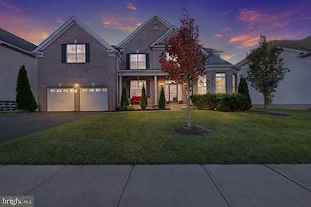 8 Hastings Ln Monroe Township, NJ 08831