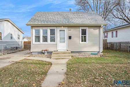 1004 S Wayland Ave Sioux Falls, SD 57104