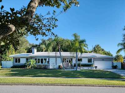 325 Bayview Dr Belleair, FL 33756