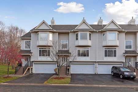 2469 Eagle Trace Lane Woodbury, MN 55129