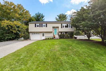 5 Hawthorne Circle Northborough, MA 01532