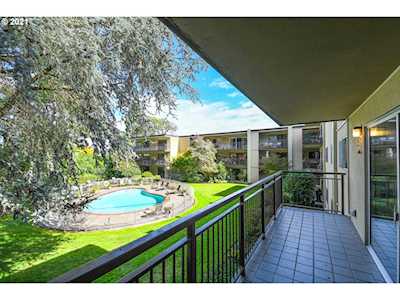 2393 SW Park Pl #212 Portland, OR 97205
