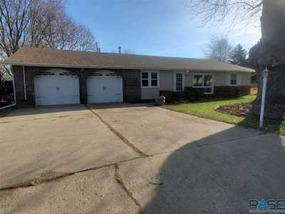 5624 W Circle Dr Sioux Falls, SD 57106